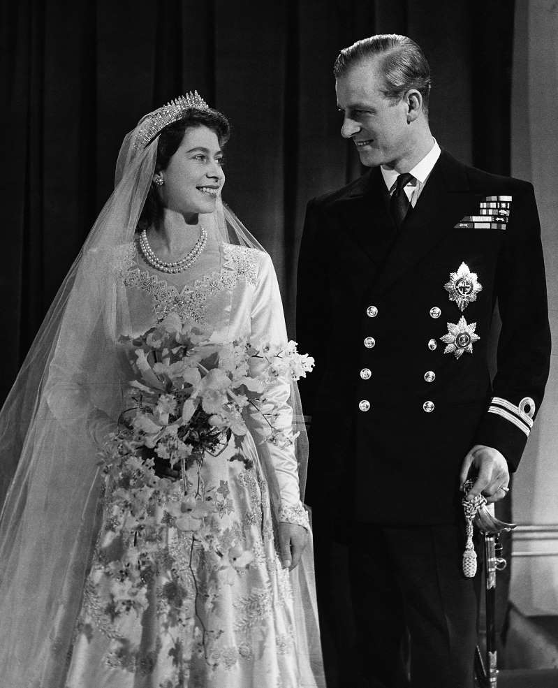 nhẫn cưới Nữ hoàng Elizabeth II